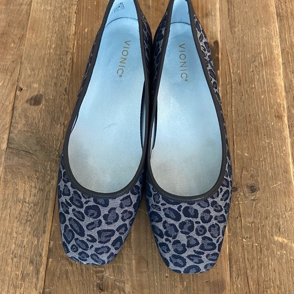 Vionic Blue Leopard Print Flats 10 - Picture 10 of 12
